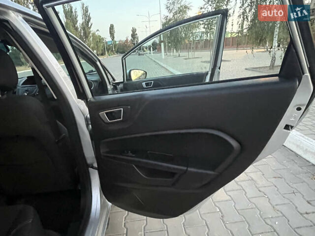 Сірий Форд Фієста, об'ємом двигуна 1.6 л та пробігом 138 тис. км за 8000 $, фото 16 на Automoto.ua