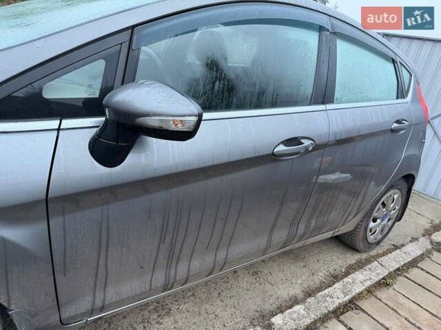 Сірий Форд Фієста, об'ємом двигуна 1.6 л та пробігом 95 тис. км за 8500 $, фото 7 на Automoto.ua