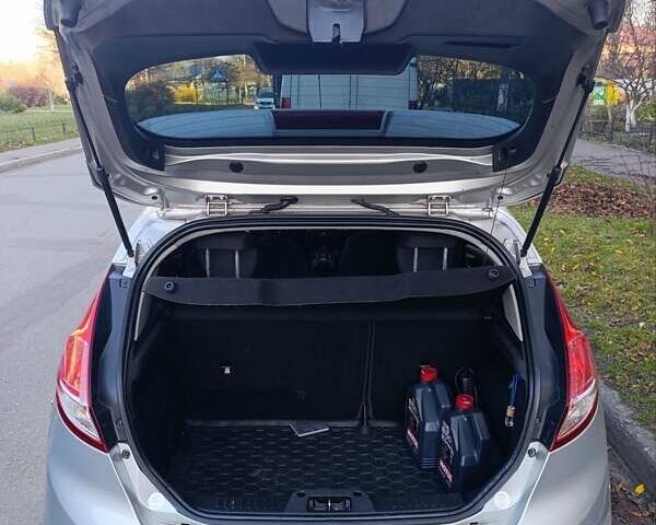 Сірий Форд Фієста, об'ємом двигуна 1.5 л та пробігом 160 тис. км за 5999 $, фото 9 на Automoto.ua