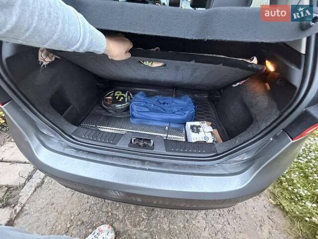 Сірий Форд Фієста, об'ємом двигуна 1.6 л та пробігом 95 тис. км за 8500 $, фото 16 на Automoto.ua