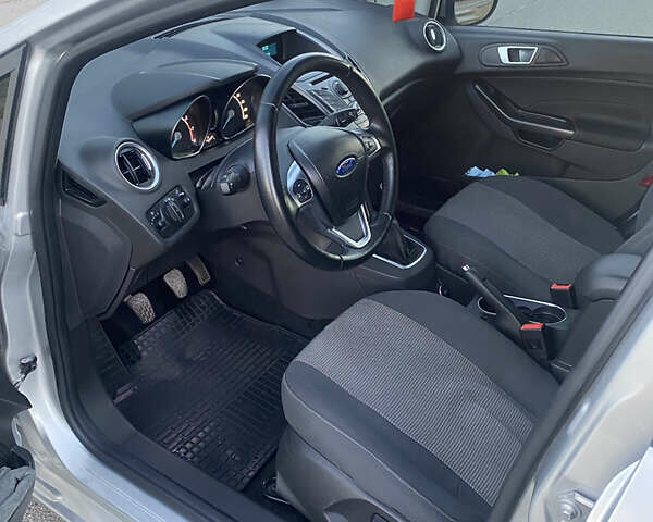 Сірий Форд Фієста, об'ємом двигуна 1 л та пробігом 111 тис. км за 7100 $, фото 6 на Automoto.ua