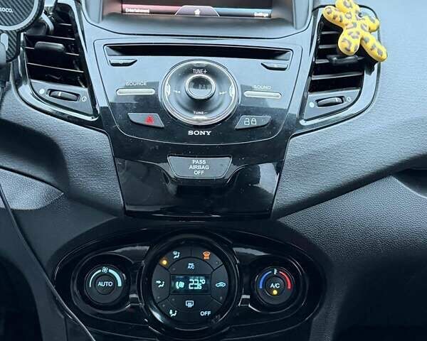 Сірий Форд Фієста, об'ємом двигуна 1.6 л та пробігом 95 тис. км за 8500 $, фото 14 на Automoto.ua