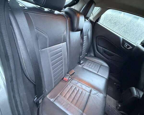 Сірий Форд Фієста, об'ємом двигуна 1.6 л та пробігом 95 тис. км за 8500 $, фото 28 на Automoto.ua