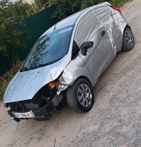 Серый Форд Фиеста, объемом двигателя 1.5 л и пробегом 100 тыс. км за 3000 $, фото 2 на Automoto.ua