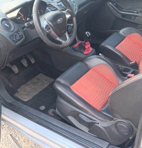 Серый Форд Фиеста, объемом двигателя 1.5 л и пробегом 100 тыс. км за 3000 $, фото 5 на Automoto.ua