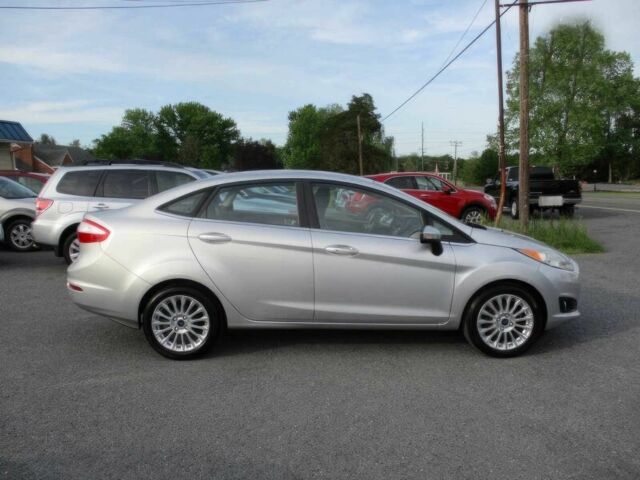 Серый Форд Фиеста, объемом двигателя 1.6 л и пробегом 73 тыс. км за 3800 $, фото 2 на Automoto.ua