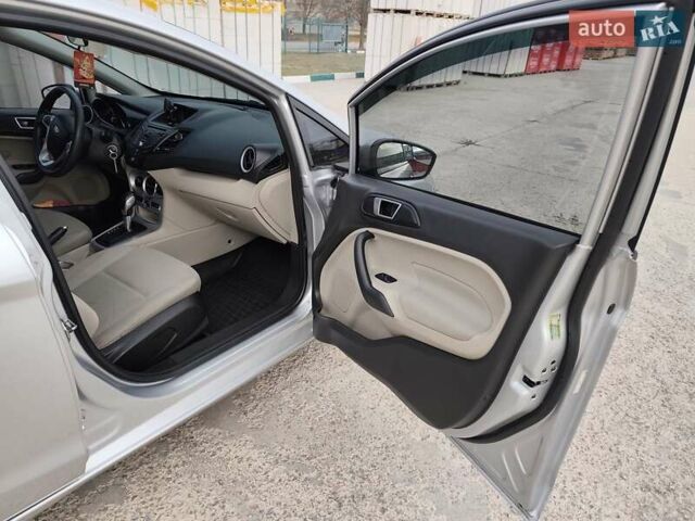 Серый Форд Фиеста, объемом двигателя 1.6 л и пробегом 139 тыс. км за 8500 $, фото 13 на Automoto.ua