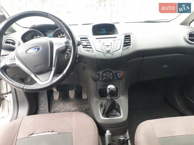 Серый Форд Фиеста, объемом двигателя 1 л и пробегом 75 тыс. км за 6500 $, фото 10 на Automoto.ua
