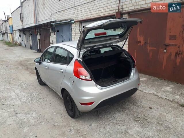 Серый Форд Фиеста, объемом двигателя 1 л и пробегом 75 тыс. км за 6500 $, фото 5 на Automoto.ua