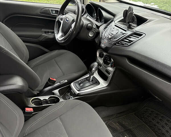 Сірий Форд Фієста, об'ємом двигуна 1.6 л та пробігом 171 тис. км за 7700 $, фото 29 на Automoto.ua