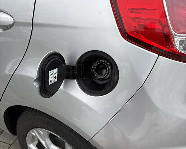 Сірий Форд Фієста, об'ємом двигуна 1.6 л та пробігом 171 тис. км за 7700 $, фото 42 на Automoto.ua