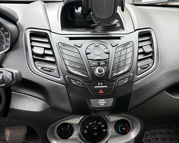 Сірий Форд Фієста, об'ємом двигуна 1.6 л та пробігом 171 тис. км за 7700 $, фото 34 на Automoto.ua