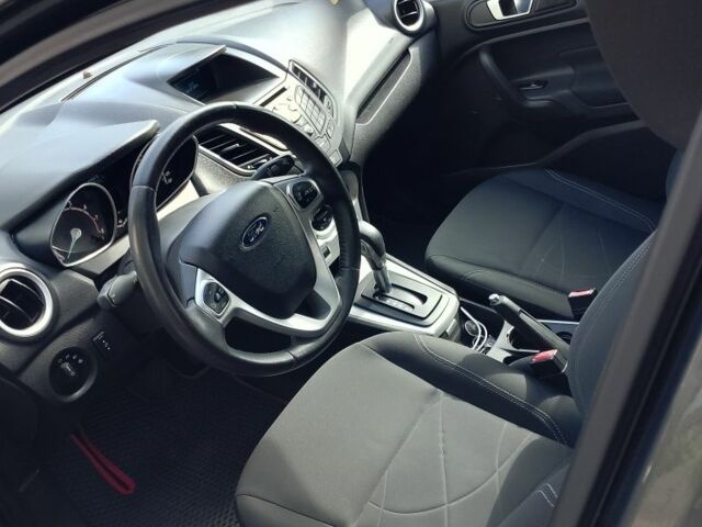 Сірий Форд Фієста, об'ємом двигуна 1.6 л та пробігом 130 тис. км за 7500 $, фото 4 на Automoto.ua