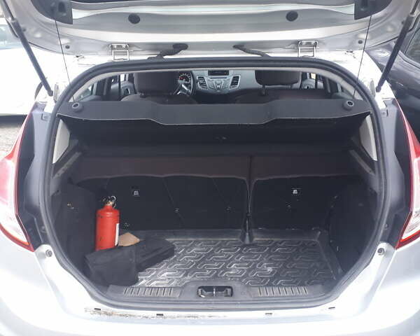 Серый Форд Фиеста, объемом двигателя 1 л и пробегом 75 тыс. км за 6500 $, фото 7 на Automoto.ua