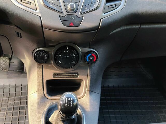 Форд Фієста 2015 у Києві на Automoto.ua Сірий Форд Фієста, об'ємом двигуна 1.25 л та пробігом 152 тис. км за 5599 $, фото 14 на Automoto.ua