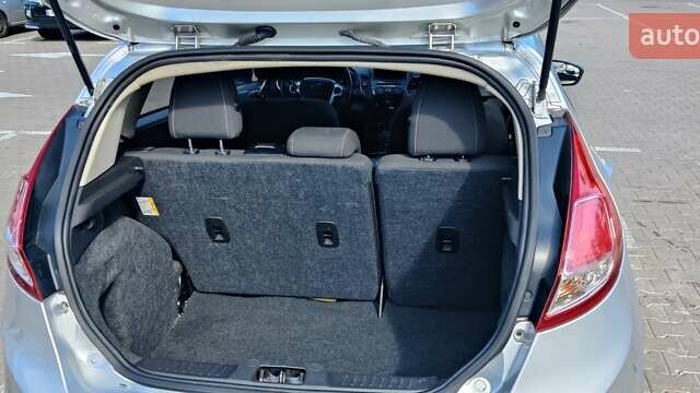 Сірий Форд Фієста, об'ємом двигуна 1.6 л та пробігом 135 тис. км за 8500 $, фото 10 на Automoto.ua