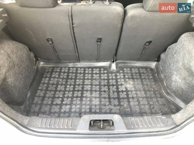 Сірий Форд Фієста, об'ємом двигуна 1.6 л та пробігом 170 тис. км за 7700 $, фото 11 на Automoto.ua