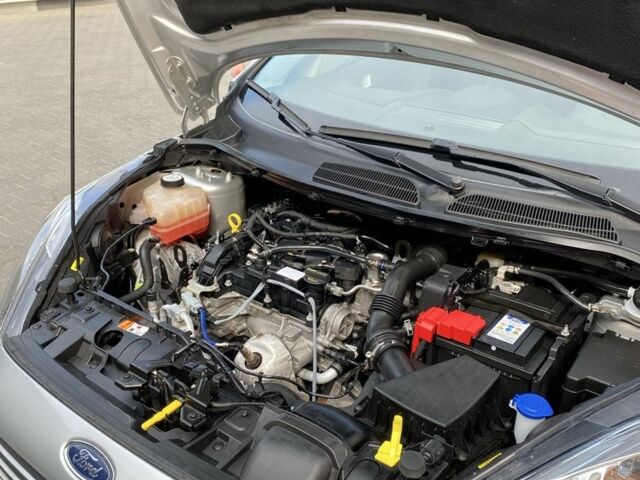 Сірий Форд Фієста, об'ємом двигуна 1 л та пробігом 85 тис. км за 7000 $, фото 4 на Automoto.ua