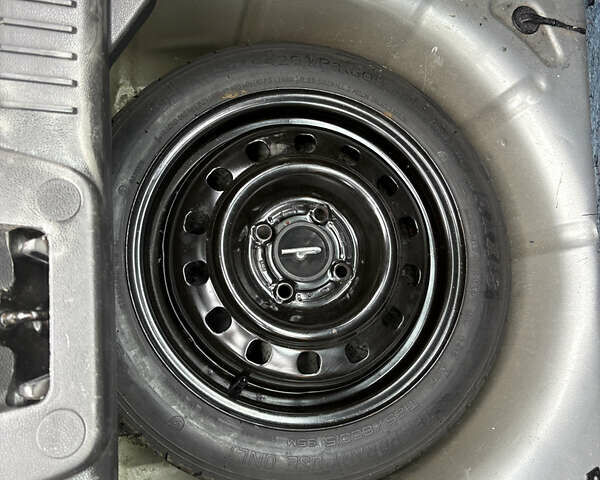 Сірий Форд Фієста, об'ємом двигуна 1.6 л та пробігом 171 тис. км за 7700 $, фото 16 на Automoto.ua