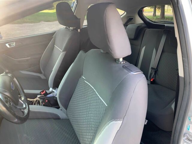 Серый Форд Фиеста, объемом двигателя 1.5 л и пробегом 262 тыс. км за 6000 $, фото 6 на Automoto.ua