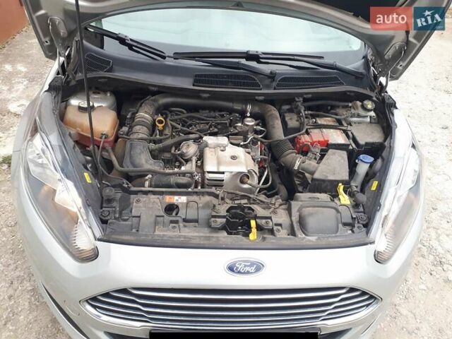 Серый Форд Фиеста, объемом двигателя 1 л и пробегом 75 тыс. км за 6500 $, фото 6 на Automoto.ua