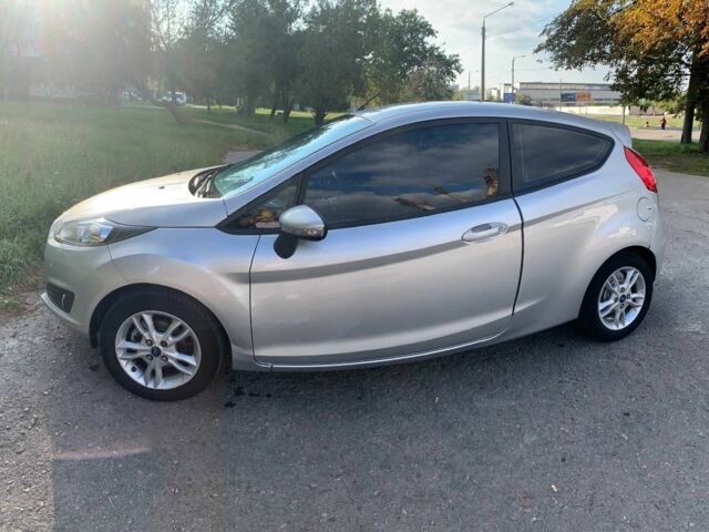 Серый Форд Фиеста, объемом двигателя 1.5 л и пробегом 262 тыс. км за 6000 $, фото 2 на Automoto.ua