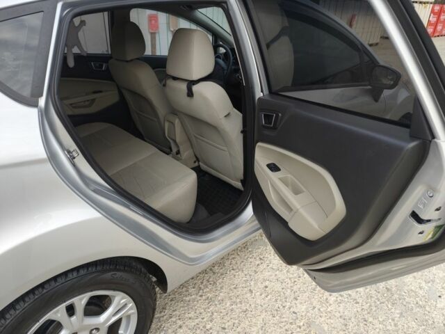 Сірий Форд Фієста, об'ємом двигуна 1.6 л та пробігом 139 тис. км за 8500 $, фото 13 на Automoto.ua