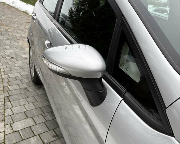 Сірий Форд Фієста, об'ємом двигуна 1.6 л та пробігом 171 тис. км за 7700 $, фото 43 на Automoto.ua