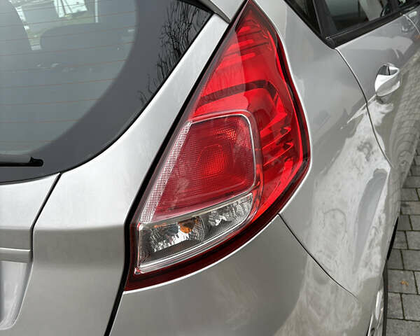 Сірий Форд Фієста, об'ємом двигуна 1.6 л та пробігом 171 тис. км за 7700 $, фото 52 на Automoto.ua