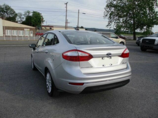 Серый Форд Фиеста, объемом двигателя 1.6 л и пробегом 73 тыс. км за 3800 $, фото 5 на Automoto.ua