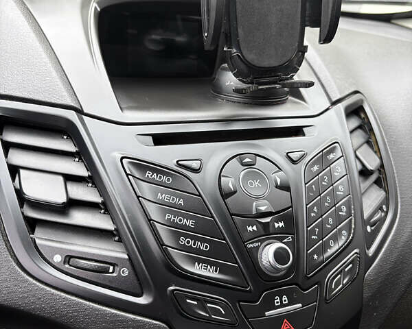 Сірий Форд Фієста, об'ємом двигуна 1.6 л та пробігом 171 тис. км за 7700 $, фото 35 на Automoto.ua