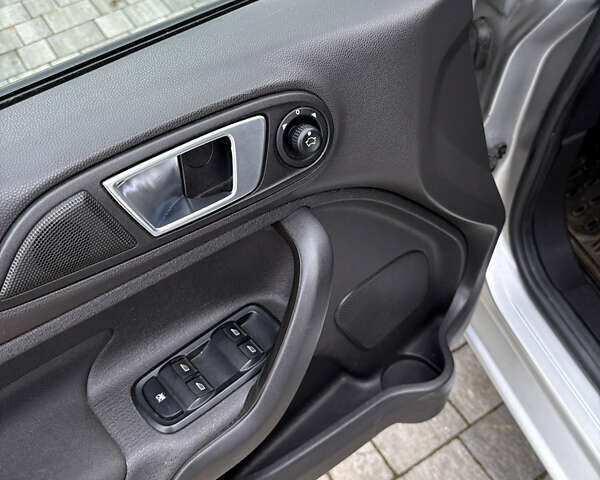 Сірий Форд Фієста, об'ємом двигуна 1.6 л та пробігом 171 тис. км за 7700 $, фото 23 на Automoto.ua