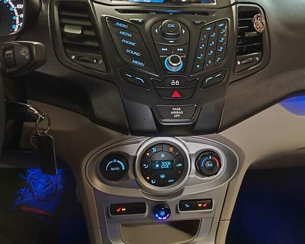 Серый Форд Фиеста, объемом двигателя 1.6 л и пробегом 139 тыс. км за 8500 $, фото 19 на Automoto.ua