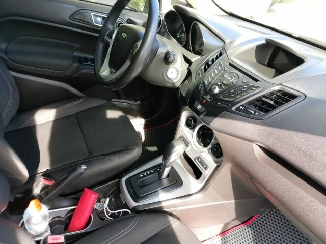Сірий Форд Фієста, об'ємом двигуна 1.6 л та пробігом 130 тис. км за 7500 $, фото 7 на Automoto.ua