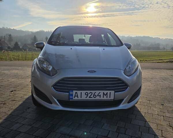 Серый Форд Фиеста, объемом двигателя 1.6 л и пробегом 177 тыс. км за 6700 $, фото 5 на Automoto.ua
