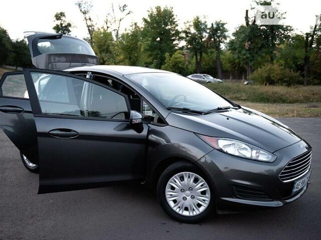 Серый Форд Фиеста, объемом двигателя 1 л и пробегом 135 тыс. км за 6800 $, фото 2 на Automoto.ua