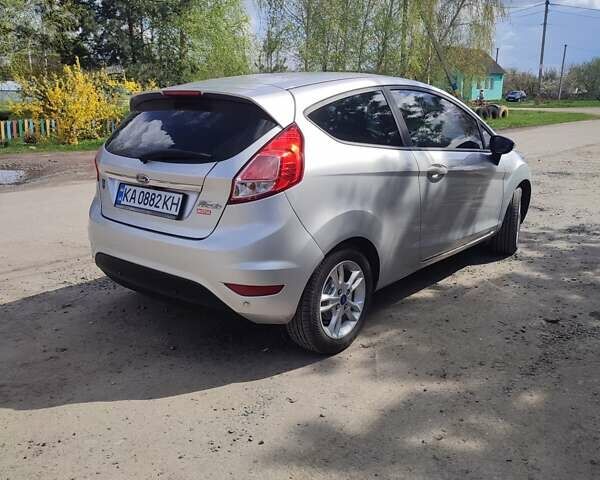 Серый Форд Фиеста, объемом двигателя 1.5 л и пробегом 263 тыс. км за 6500 $, фото 2 на Automoto.ua