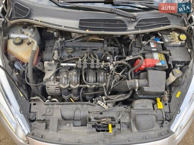 Серый Форд Фиеста, объемом двигателя 1.6 л и пробегом 139 тыс. км за 8500 $, фото 18 на Automoto.ua