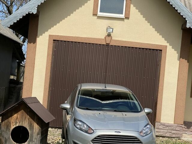 Сірий Форд Фієста, об'ємом двигуна 1 л та пробігом 85 тис. км за 7000 $, фото 5 на Automoto.ua