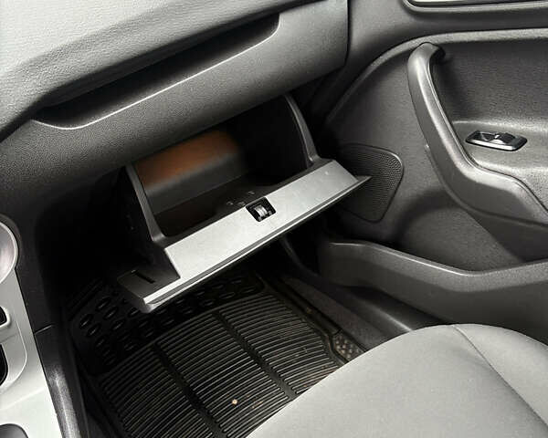 Сірий Форд Фієста, об'ємом двигуна 1.6 л та пробігом 171 тис. км за 7700 $, фото 38 на Automoto.ua