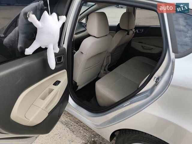 Серый Форд Фиеста, объемом двигателя 1.6 л и пробегом 139 тыс. км за 8500 $, фото 11 на Automoto.ua