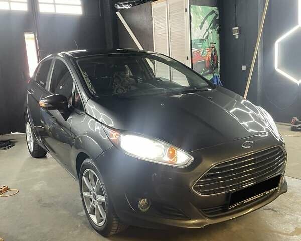 Серый Форд Фиеста, объемом двигателя 1.6 л и пробегом 76 тыс. км за 8300 $, фото 3 на Automoto.ua