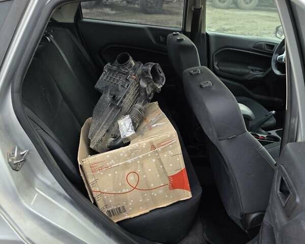 Сірий Форд Фієста, об'ємом двигуна 1.6 л та пробігом 103 тис. км за 6100 $, фото 6 на Automoto.ua