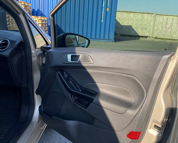 Серый Форд Фиеста, объемом двигателя 1 л и пробегом 118 тыс. км за 7999 $, фото 11 на Automoto.ua