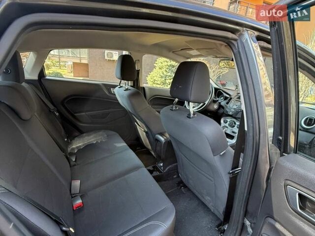 Серый Форд Фиеста, объемом двигателя 1.6 л и пробегом 152 тыс. км за 8000 $, фото 13 на Automoto.ua