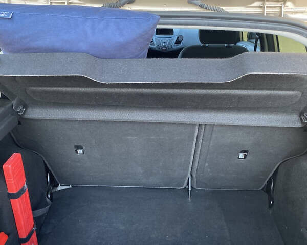 Серый Форд Фиеста, объемом двигателя 1 л и пробегом 118 тыс. км за 7999 $, фото 17 на Automoto.ua