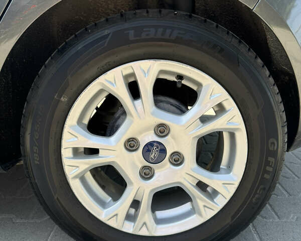 Серый Форд Фиеста, объемом двигателя 1.6 л и пробегом 99 тыс. км за 7500 $, фото 20 на Automoto.ua