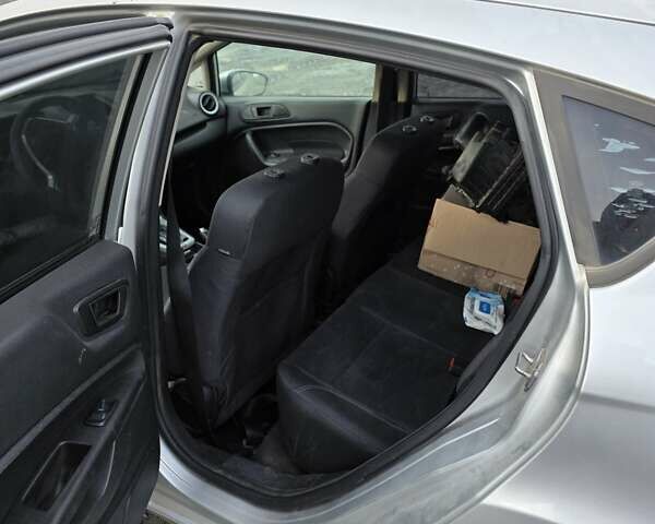 Сірий Форд Фієста, об'ємом двигуна 1.6 л та пробігом 103 тис. км за 6100 $, фото 8 на Automoto.ua