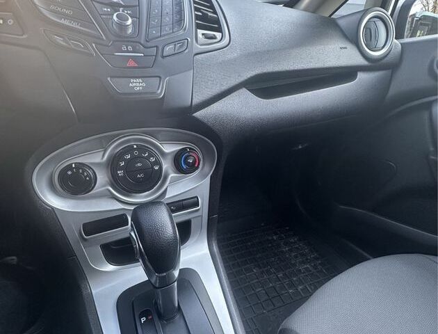 Серый Форд Фиеста, объемом двигателя 1.6 л и пробегом 74 тыс. км за 8000 $, фото 7 на Automoto.ua