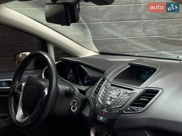 Серый Форд Фиеста, объемом двигателя 1.6 л и пробегом 72 тыс. км за 8899 $, фото 13 на Automoto.ua